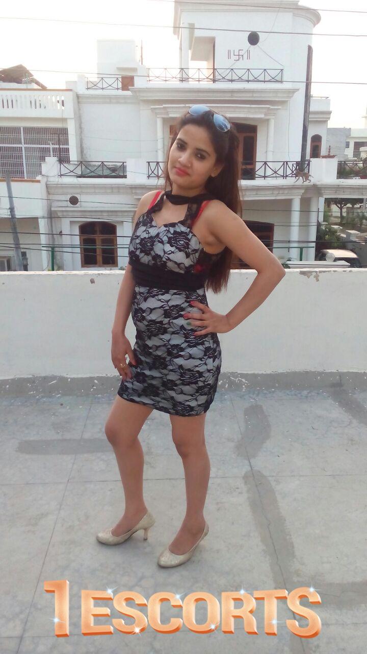 Silky Shah -4