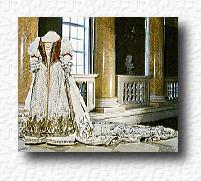 Dress belonging to Baroness Stefnia Hilleprand-Prandau