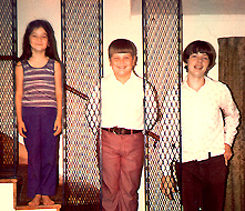 3kids.jpg (46228 bytes)