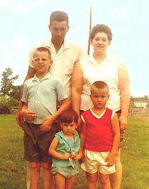 youngfam.jpg (16057 bytes)