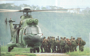 Helicptero militar de transporte tctico AEROSPATIALE SUPER PUMA AS-332B ecuatoriano