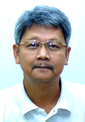 ID Picture of Aureo P. Castro who is looking for a job as writer, editor or instructor.