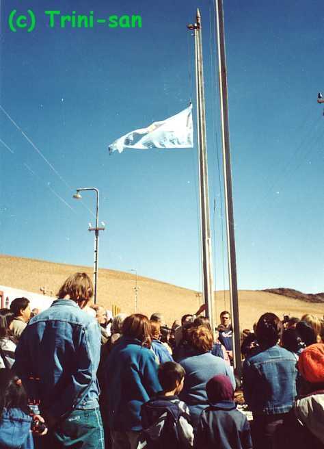 Izando la bandera en San Antonio de los Cobres