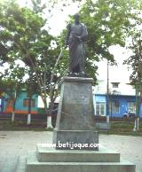 Estatua Bolivar en plaza Bolivar