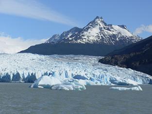 Lengua este del glaciar. Al fondo se ve el cerro Punzn