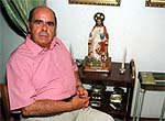 El cura casado Pedro Talavera Arboleda, ayer, en su casa de Granada