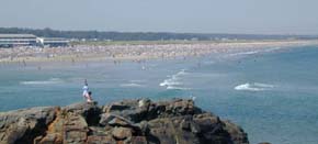 Looking back from the Marginal Way at the crowded beach.
