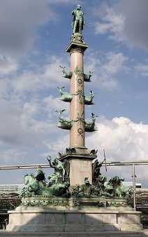 [Denkmal auf Admiral Tegetthoff in Wien]