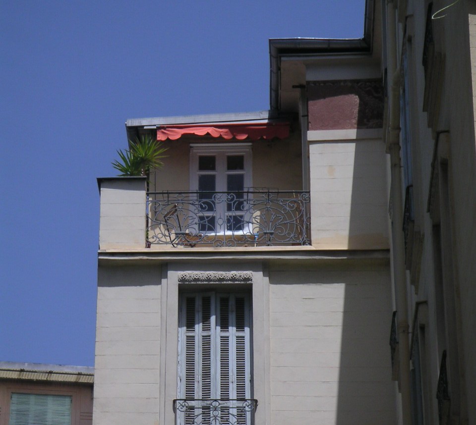 The top-floor balcony 