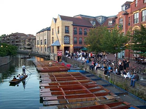 ���b�d�e�W�����
Punts on the River Cam