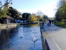 ���s���e���d�e����
River Cam outside the Garden House Hotel