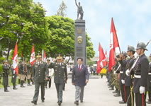 Monumento al Inspector de Guardias GC Mariano Santos Mateos, el Valiente de Tarapac, en San Borja, Lima, Per