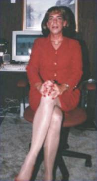 Julie899c.jpg (8802 bytes)