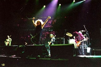 Page-and-Plant-in-concert-1995
