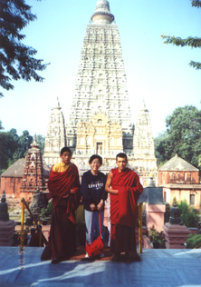 At Famous Mahabodhi Temple - Lena & 2 Tibetan Monks 