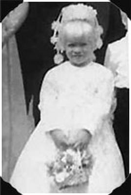Letitia as a bridesmaid when she was just 2 or 3! Awww!