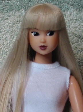 Lisa's Eclectic Hobbies - Momoko