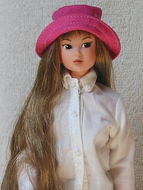 Lisa's Eclectic Hobbies - Momoko