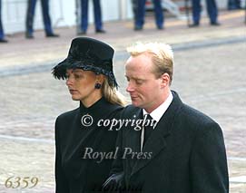 Mabel accompagned by prince Carlos