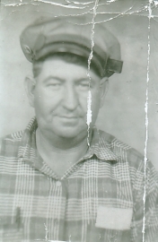 This is a photo of Richard Benjamin Seevers. He was the son of Matthew Sten Seevers and Mabel Sarah Wareham. He was born in 1905 and died in 1960. - larry3