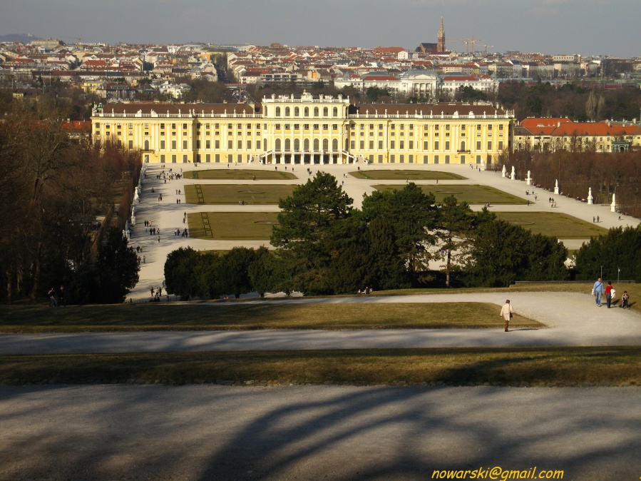 20110315-151616-Vienna-Schonbrunn-8491.jpg