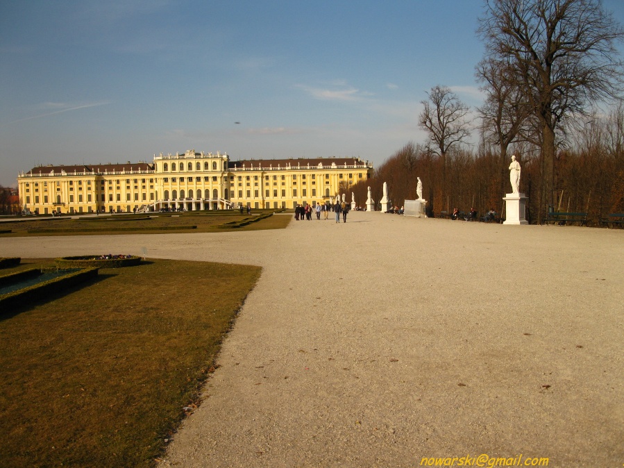 20110315-154510-Vienna-Schonbrunn-8564.jpg