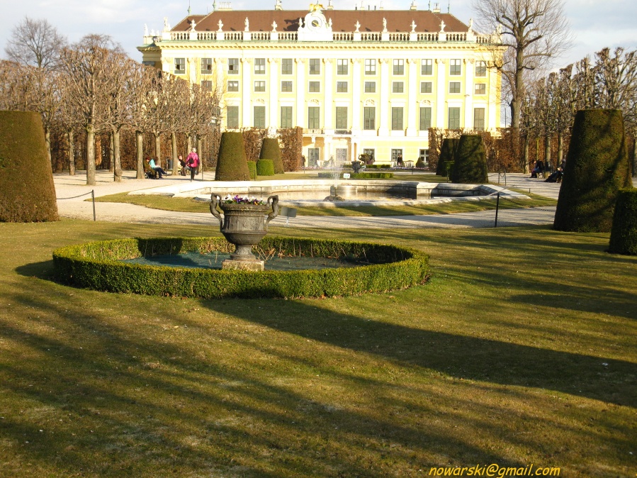 20110315-162110-Vienna-Schonbrunn-8608.jpg