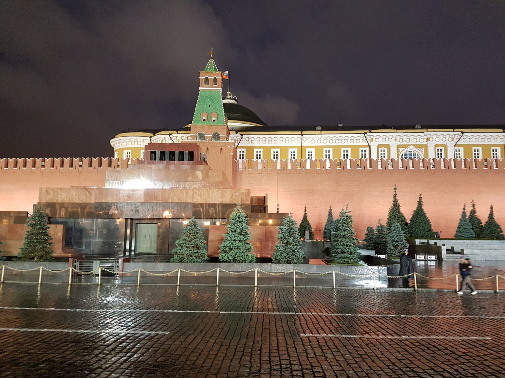 20170707-221609-Moscow-Kreml-Red_Square-SJ.jpg