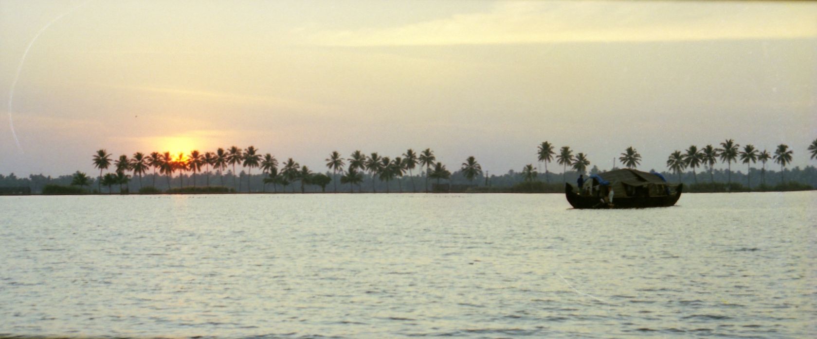 20000200-India-Kerala-Backwaters-sunset-AU301-32tr-pan.jpg