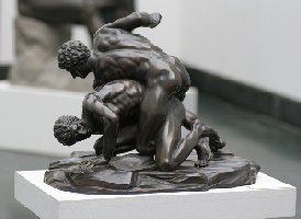 Statue exemplifying Pankration in action