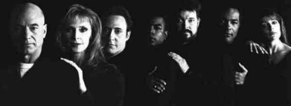Picard, Doctora Crusher, Data, Georgi, Riker, Worf y Troy