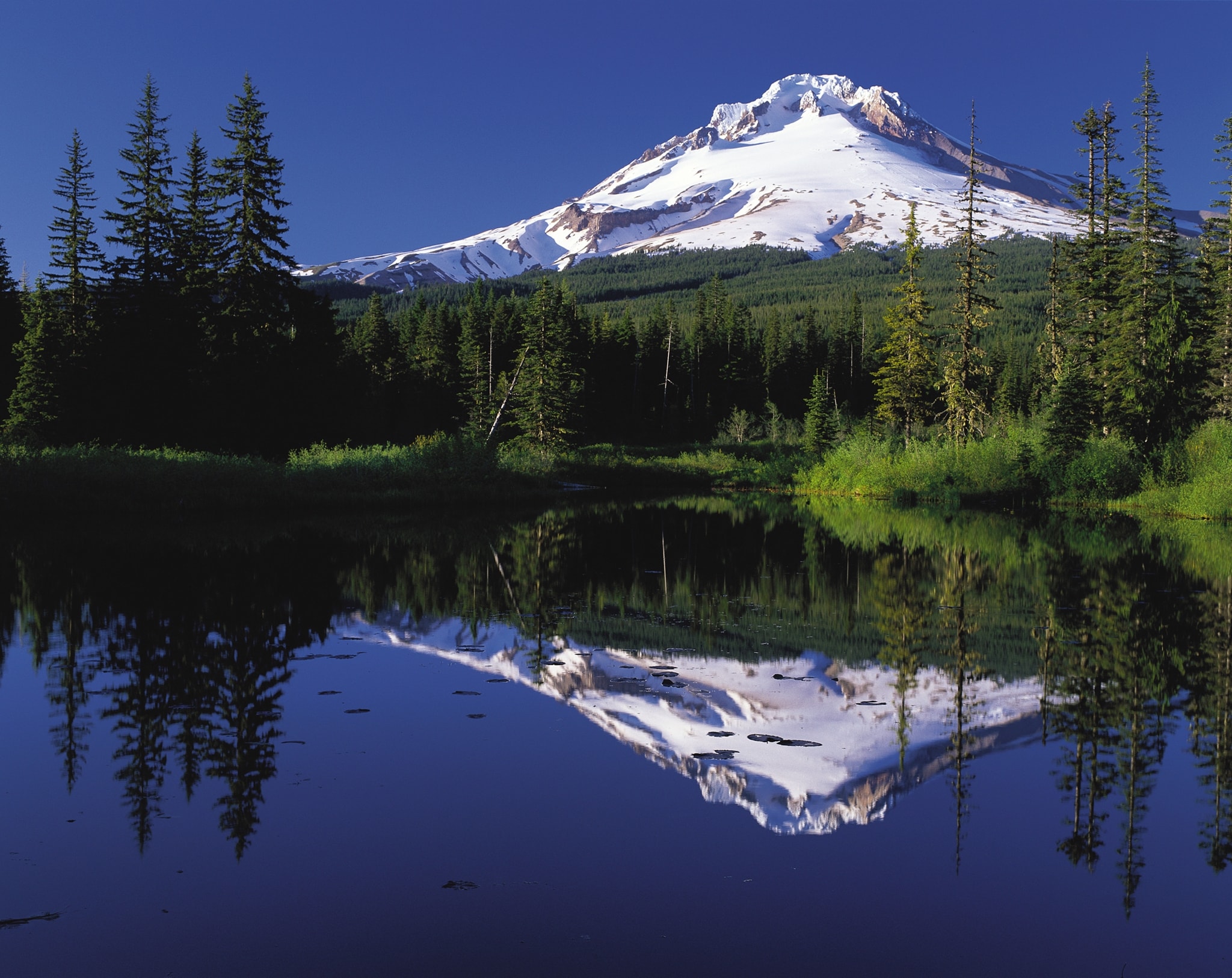 Mount_Hood_reflected_in_Mirror_Lake,_Oregon.jpg