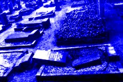 Gesch&auml;ndeter Friedhof in Berlin-Wei&szlig;enssee, Oktober 1999