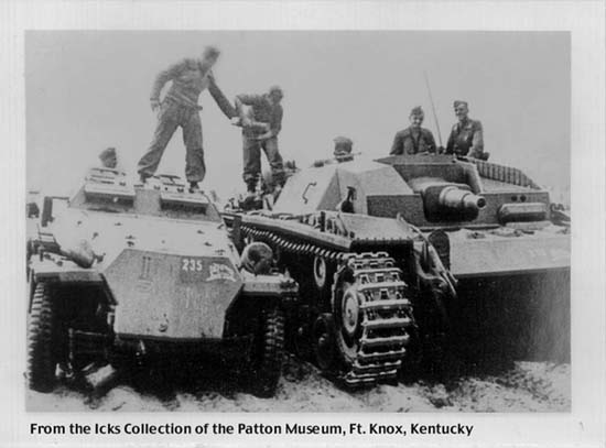leichte Gepanzerte Munitionskraftwagen Sd.Kfz.252 & Stug III