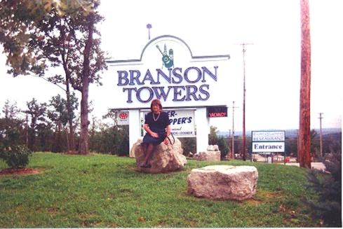 Branson Inn Sign