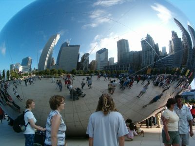Una nueva manera de ver Chicago: reflejado en la nueva escultura metlica.