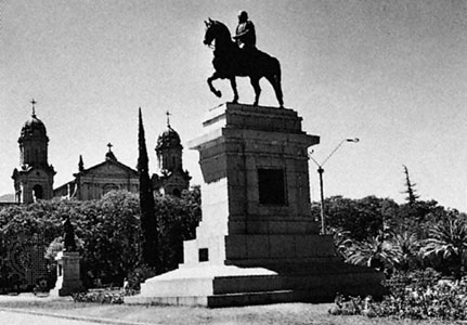 Historic monument of Artigas in Plaza Independencia
