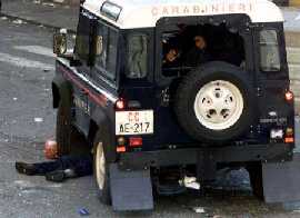 23 ya��ndaki �talyan Carlo Giuliani polis taraf�ndan vuruldu