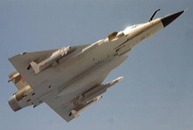 avin cazabombardero interceptor Mirage 2000P con sus misiles Matra Super 530D