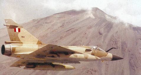 Avion Mirage 2000P volando sobre el volcn Misti