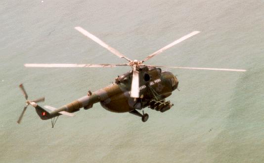 Mi-17 Hip-H de la FAP con sus coheteras laterales
