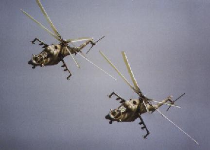 Pareja de Helicpteros peruanos de ataque Mi-25 Hind D