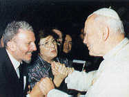 Juan Pablo II con Kiko y Carmen