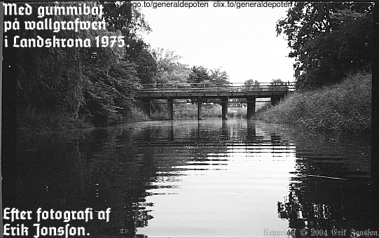 �Bron �fver vallgrafven vid Granet var p� den tiden nertill f�rsedd med hinder f�r genomsegling, hvarf�r expeditionsdeltagarne tvungos landstiga och b�ra gummib�ten f�rbi bron.  Numera (�r tv�tusenfyra) finnas inga s�dana hinder, s� att man torde kunna f�rdas i gummib�t hela v�gen p� denna str�cka utan on�diga landstigningar.�