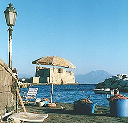 Castel Dell'Ovo - Visto Dalla Spiaggia Di Mergellina