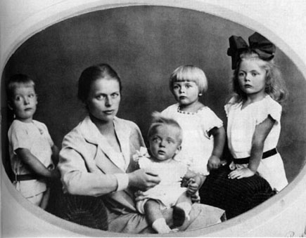 Klaus Encounters - Images - 1920's-1940's - Kinski Family