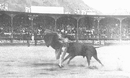 Foto antigua de una corrida de toros en la Plaza Firme de Toros de Acho