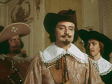 Portos, Atos och Aramis i herr de Trvilles mottagningsrum.  Ur filmen D'Artagnan och de tre musketrerna (Sovjetunionen 1978)