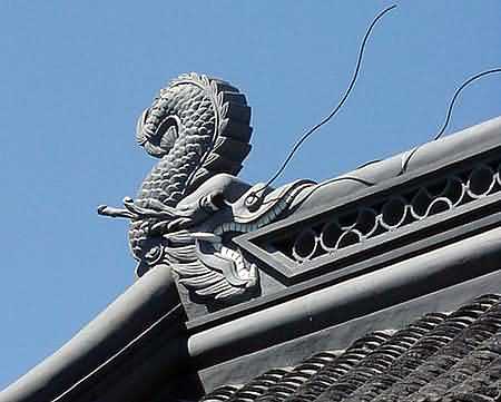 Dragon on roof
